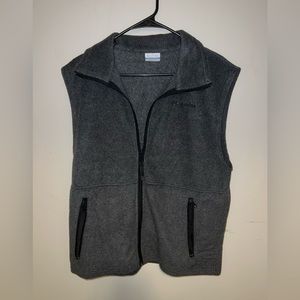 Men’s Grey Fleece Columbia Vest - Size Medium